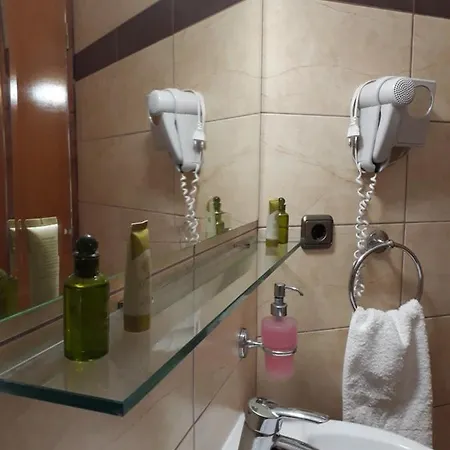 Souropanis Konukevi Kamena Vourla