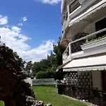 Souropanis 招待所 卡梅纳维洛拉