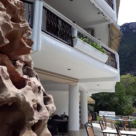 Souropanis 3* Kamena Vourla