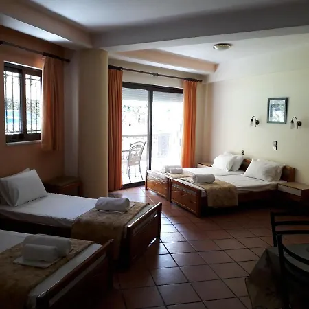Studios Souropanis Guest house *