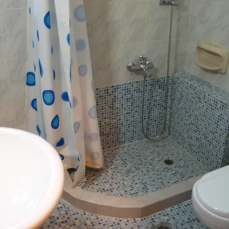 Souropanis Πανσιόν Καμένα Βούρλα