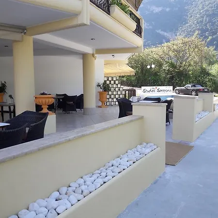 Studios Souropanis Guest house *